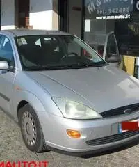 FORD Focus 1.6i 16V cat 5p. Ambiente FORD Focus 1.6i 16V cat 5p. Ambiente