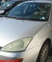FORD Focus 1.6i 16V cat 5p. Ambiente FORD Focus 1.6i 16V cat 5p. Ambiente