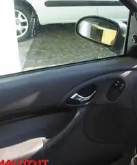FORD Focus 1.6i 16V cat 5p. Ambiente FORD Focus 1.6i 16V cat 5p. Ambiente