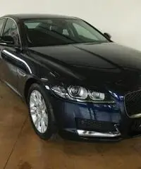 JAGUAR XF 2.0d 180 CV Pure Automatico JAGUAR XF 2.0d 180 CV Pure Automatico