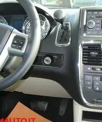 LANCIA Voyager 2.8 Turbodiesel Gold 163 CV!!!!! LANCIA Voyager 2.8 Turbodiesel Gold 163 CV!!!!!