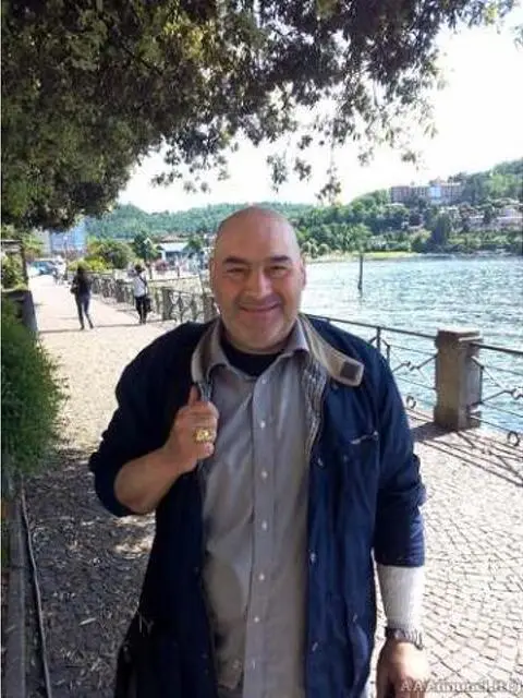 Cerco donna seria, sincera, onesta Cerco donna seria, sincera, onesta