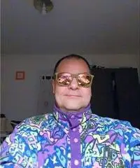 Sono uomo di 56 anni Sono uomo di 56 anni