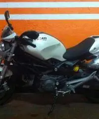Ducati Monster 696