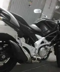 Vendo Suzuki Gladius 650cc naked nera del 2010