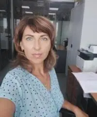 Bella donna in cerca di un uomo serio