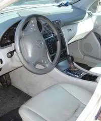 Mercedes c220 sw avangarde