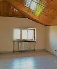 In vendita appartamento  trilocale mansardato a Montanaro (Torino)