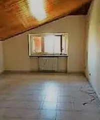 In vendita appartamento  trilocale mansardato a Montanaro (Torino)