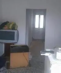 Rustico a schiera 180m kv.2 entrate, corte