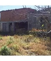 Casa di abitazione con magazzini e terreno