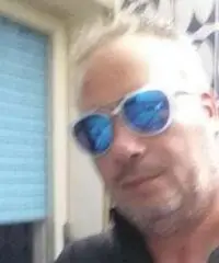 Uomo di 43 serio cerca donna over 40 scopo matrimonio