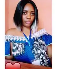 Aspetto accademico attraente per un partner su un piano di parità