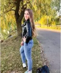 Brava ragazza alla ricerca di un uomo sincero e onesto Brava ragazza alla ricerca di un uomo sincero e onesto