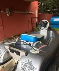 Motoretta d'acqua no patente o tender Motoretta d'acqua no patente o tender