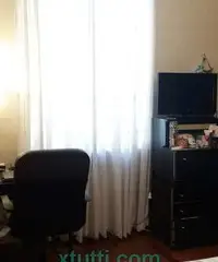 RAGAZZA LAVORATRICE PER STANZA MATRIMONIALE
