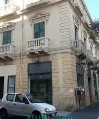 Affittasi Centrale Trivani/cottura ( Vicino Università ) Affittasi Centrale Trivani/cottura ( Vicino Università )