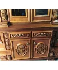 Credenza con vetrina stile barocco + 6 sedie stile