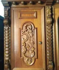 Credenza con vetrina stile barocco + 6 sedie stile