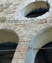 Palazzo circa mq. 1052 vic Perugia