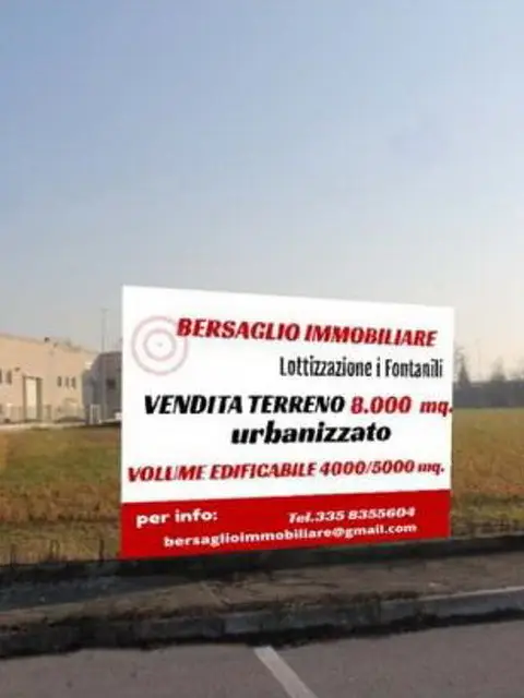 Terreno commerciale di 8000 mq. - zona urbanizzata Terreno commerciale di 8000 mq. - zona urbanizzata