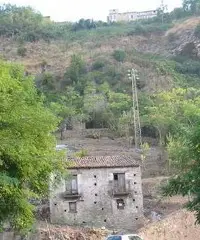 Rustico con un ettaro di terreno
