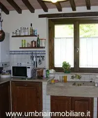 Due casali con due ettari vic Todi Due casali con due ettari vic Todi