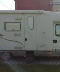 Camper semintegrale mobilvetta Icaro p4