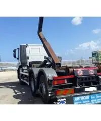 Iveco 260e31 con gancio scarrabile