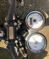 Triumph Thruxton 900 - 2005 Triumph Thruxton 900 - 2005