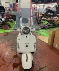 Piaggio Vespa 300 GTS - 2018 Piaggio Vespa 300 GTS - 2018