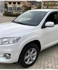 TOYOTA RAV4 2.2 D4D 4x4 DA VETRINA VERAMENTE