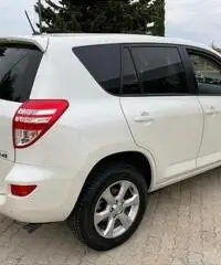 TOYOTA RAV4 2.2 D4D 4x4 DA VETRINA VERAMENTE