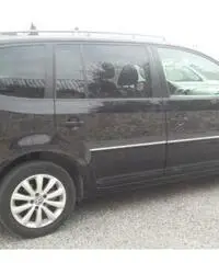 VOLKSWAGEN Touran - 2012 VOLKSWAGEN Touran - 2012