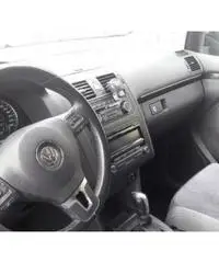VOLKSWAGEN Touran - 2012 VOLKSWAGEN Touran - 2012