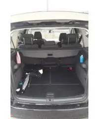 VOLKSWAGEN Touran - 2012 VOLKSWAGEN Touran - 2012