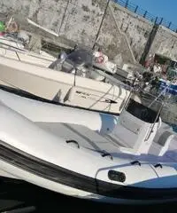 Gommone predator 570 con motore mercury efi 40 pro