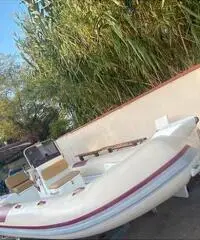 Gommone più motore e diritto di ormeggio