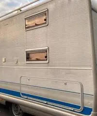 Camper mansardato Elnagh King 671