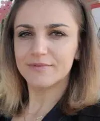 Banchista, cassiera, cameriera, donna di pulizie Banchista, cassiera, cameriera, donna di pulizie