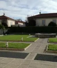 Appartamento tre locali con box e cantina Appartamento tre locali con box e cantina
