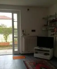 Appartamento tre locali con box e cantina Appartamento tre locali con box e cantina
