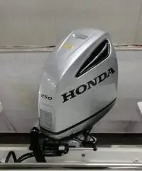 Saver 750 WA con motore Honda 250 hp anno 2019