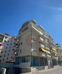 Trilo mansardato con garage a Mazzini