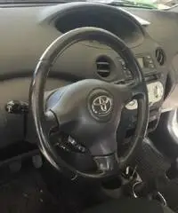 Toyota Yaris 1.0i 16V cat 5 porte Toyota Yaris 1.0i 16V cat 5 porte