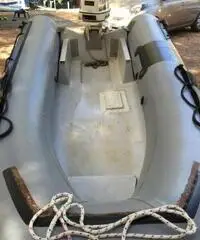 Gommone Sigma 345 + motore Johnson 25 CV Gommone Sigma 345 + motore Johnson 25 CV