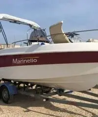 Barca a motore