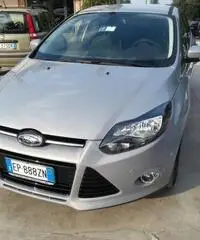 FORD FOCUS TITANIUM 1.6 cc GPL di fabbrica 120 cv FORD FOCUS TITANIUM 1.6 cc GPL di fabbrica 120 cv