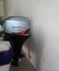 Motoscafo con motore