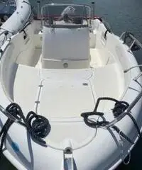 Barca a motore Barca a motore